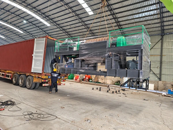 BS-H1600 hammer mill shredder loading BS-H1600 hammer mill shredder loading